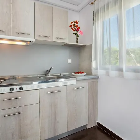 Mani's * سكالا سوتيروس